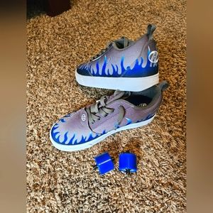 Heelys Grey with Blue Flames - Boys Size 7 Brand New